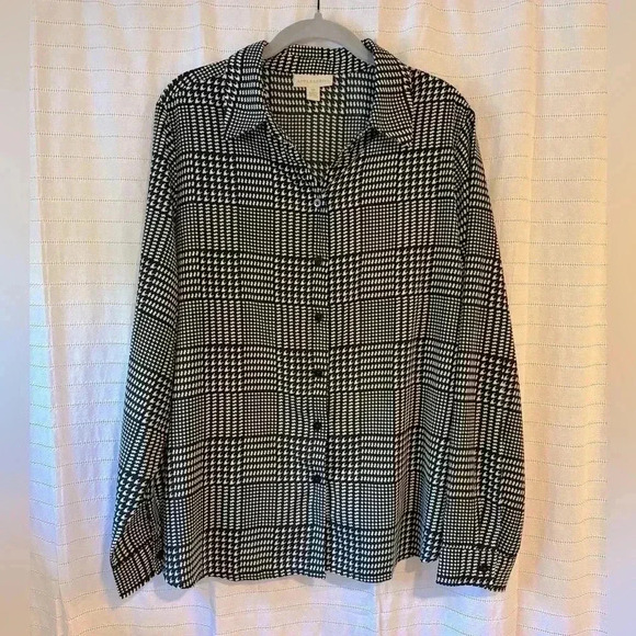 Appleseed's Tops - Black and White Women’s Appleseed’s Button Up
